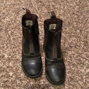 Size 13 children’s equestrian boot.